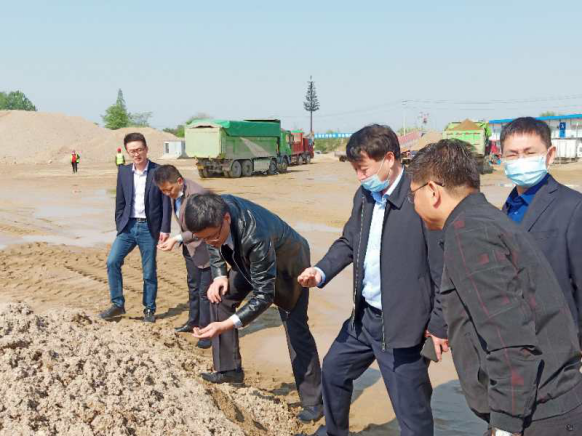 中鐵四局領(lǐng)導來縣礦產(chǎn)公司考察調(diào)研