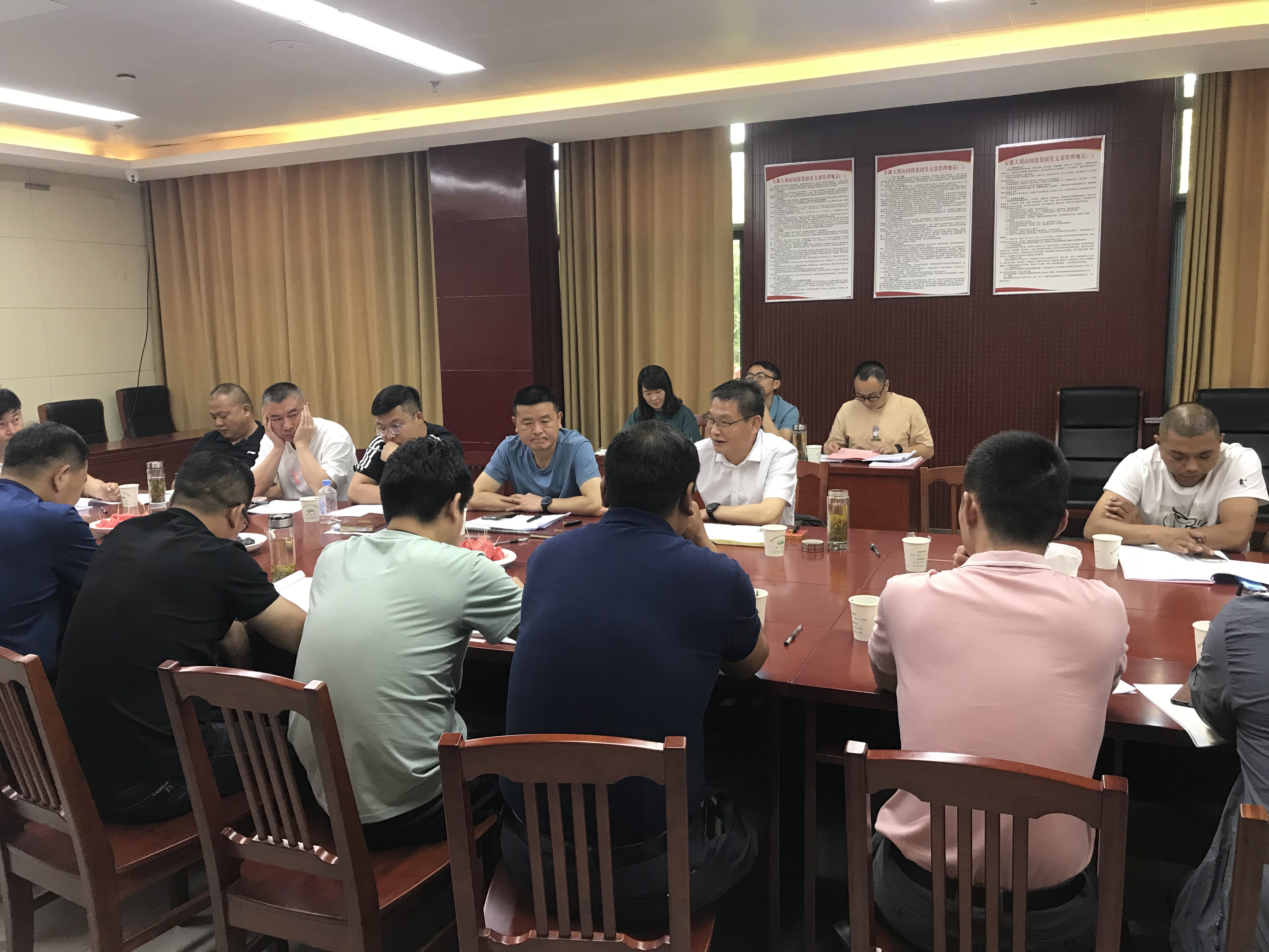 礦產(chǎn)公司召開勞務(wù)單位座談會(huì)