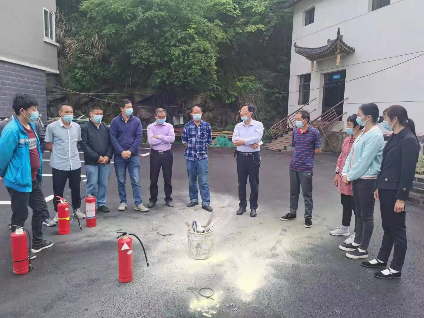 銅鑼寨景區(qū)召開(kāi)安全生產(chǎn)暨護(hù)林防火工作會(huì)議