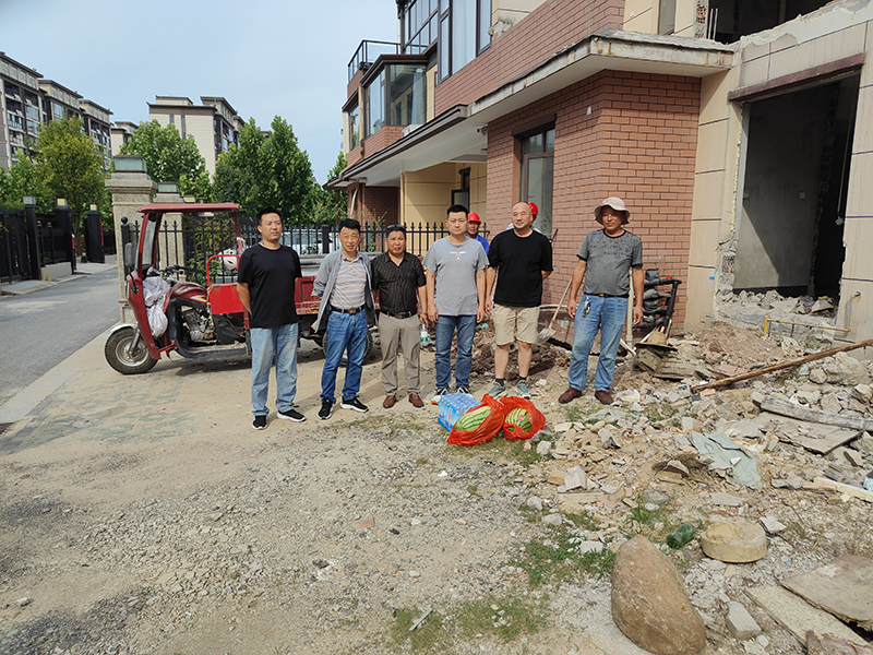 清源供水公司黨支部開展“夏季送清涼”活動(dòng)